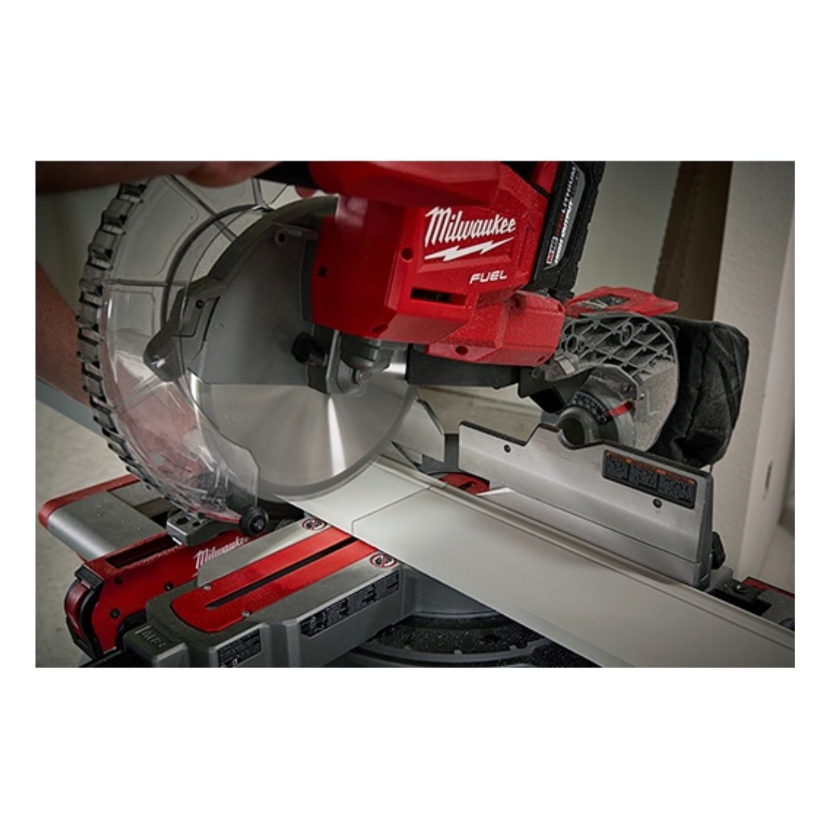 Sierra Ingletadora a Batería M18™ 10" 2734-21